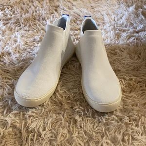 Size 8 white high top rothys. Like new condition.